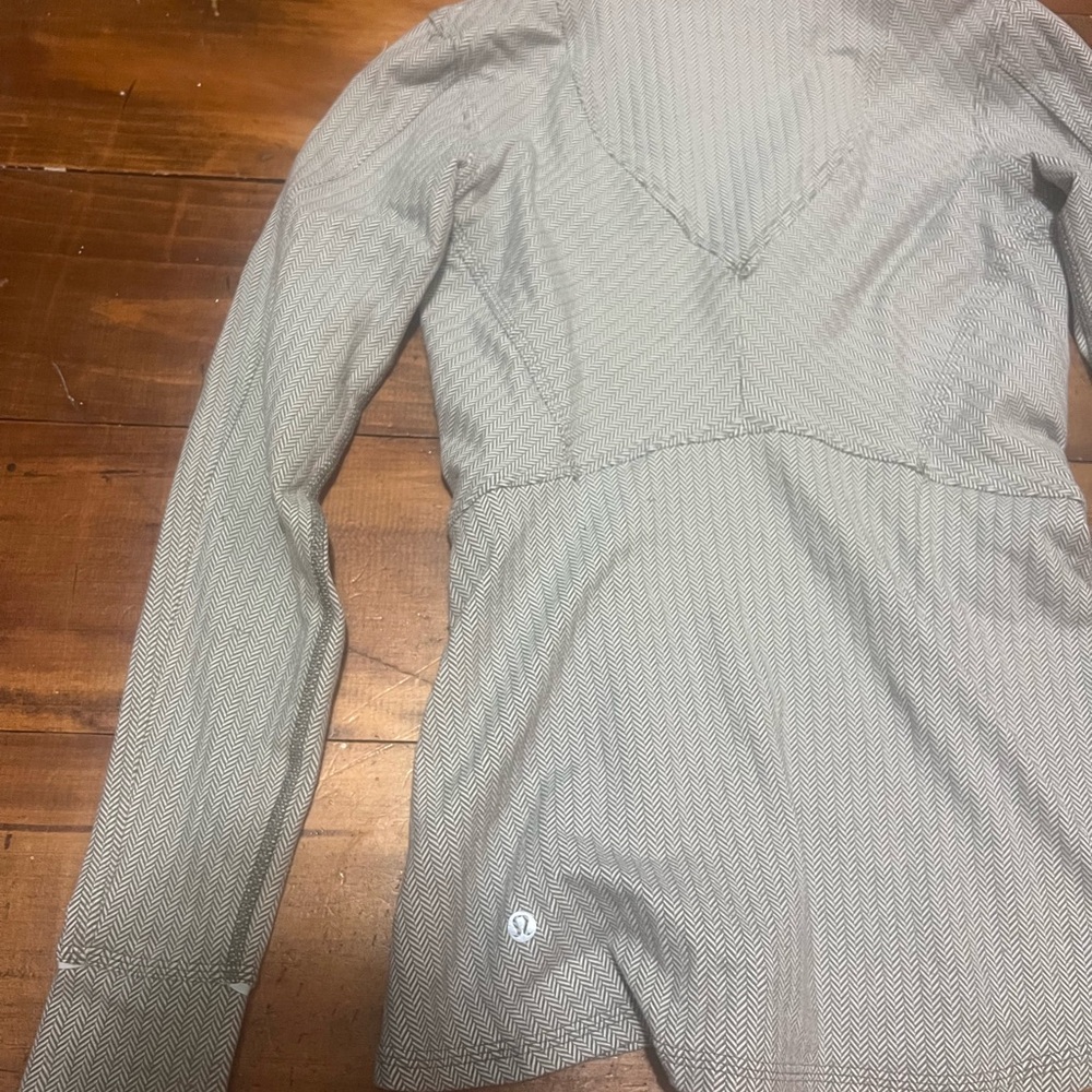 Black And White Herringbone Pattern Jacket - image 4